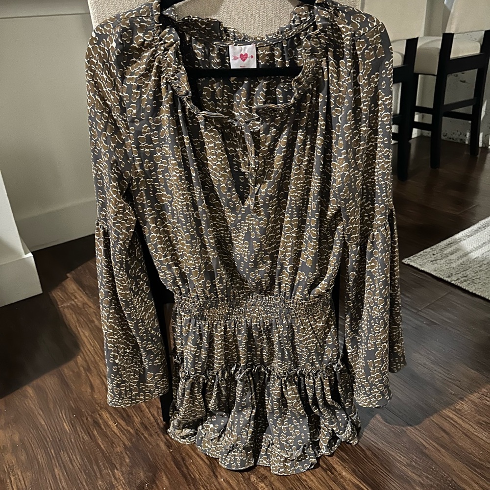 Size small long sleeve short patterned dress